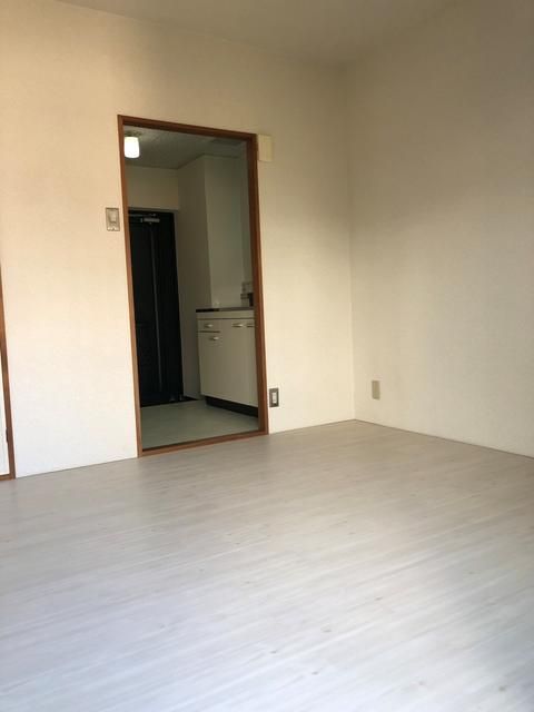 1K Apartment for Rent in Yamashina, Kyoto - New Flooring, Free Internet - Thumbnail 4