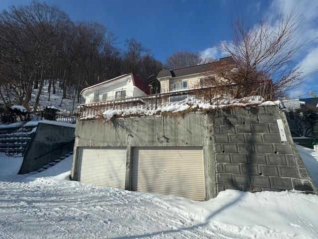 3LDK House for Sale in Makomanai, Sapporo with Panoramic Views - Thumbnail 2