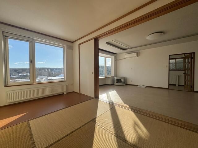 3LDK House for Sale in Makomanai, Sapporo with Panoramic Views - Thumbnail 4
