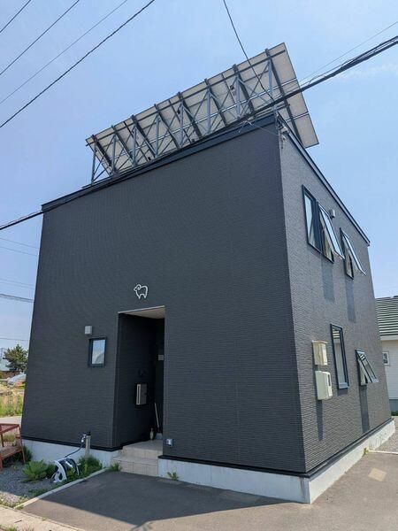 4LDK House with Double-Height Living Room in Hokuto, Hokkaido - Thumbnail 2