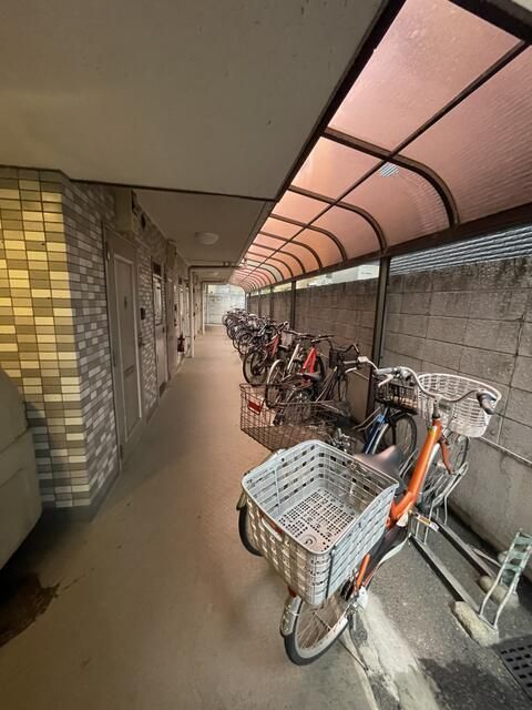 Renovated 1LDK with Rooftop & 3-Side Balcony in Adachi, Tokyo - Thumbnail 4