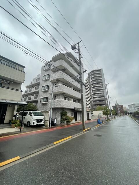 Renovated 1LDK with Rooftop & 3-Side Balcony in Adachi, Tokyo - Thumbnail 2