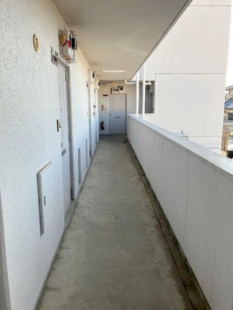 1K Apartment for Sale in Ashikaga, Tochigi - All-Electric, South-Facing - Thumbnail 2