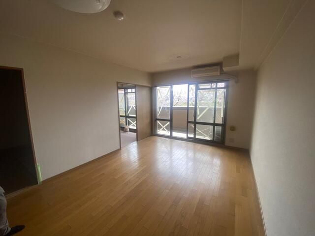 3LDK Apartment for Sale in Hirakata, Osaka - 66.96m² - Thumbnail 2
