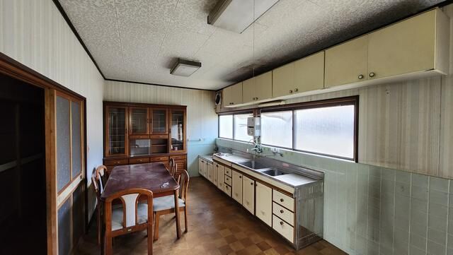 Spacious 6LDK House for Sale in Imabari, Ehime - Thumbnail 4