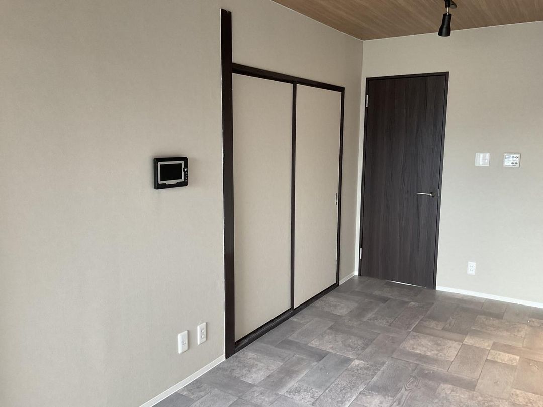 2LDK Apartment for Sale in Tottori City's Yoshikata District - Thumbnail 4