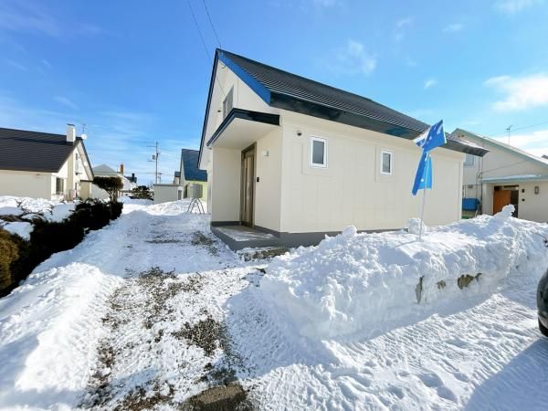 Renovated 4LDK House with Parking in Makubetsu, Hokkaido - Image 1