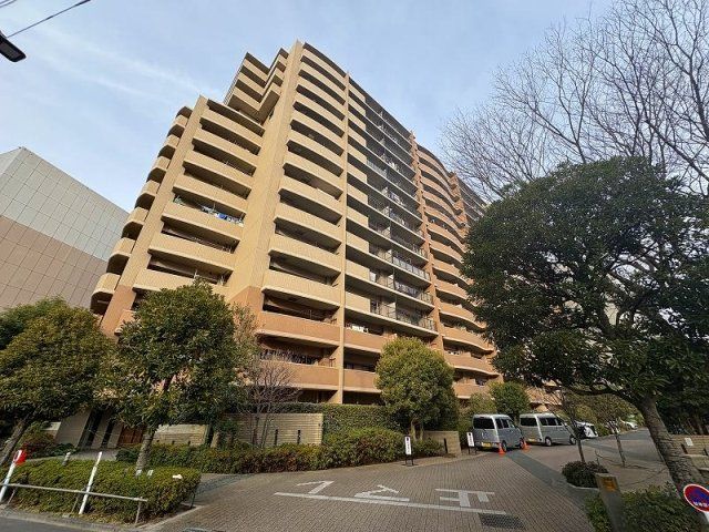 3LDK Apartment for Sale in Shinonome, Koto Ward, Tokyo - Thumbnail 2