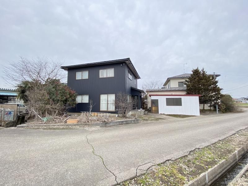 3LDK House for Sale in Takaoka, Toyama - 240 sqm Land - Thumbnail 2