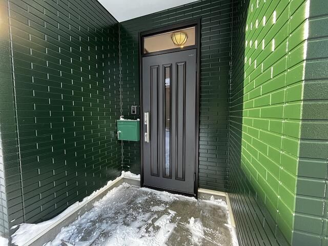 4LDK House for Sale in Quiet Chitose Neighborhood, Hokkaido - Image 1