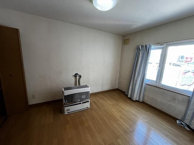 4LDK House for Sale in Quiet Chitose Neighborhood, Hokkaido - Thumbnail 4