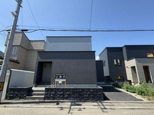 Renovated 4LDK House in Sapporo's Teine Ward with Flexible Layout - Thumbnail 2