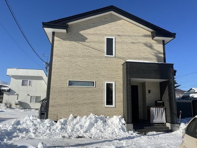 4LDK House for Sale in Mombetsu, Hokkaido - 2013 Build - Thumbnail 2