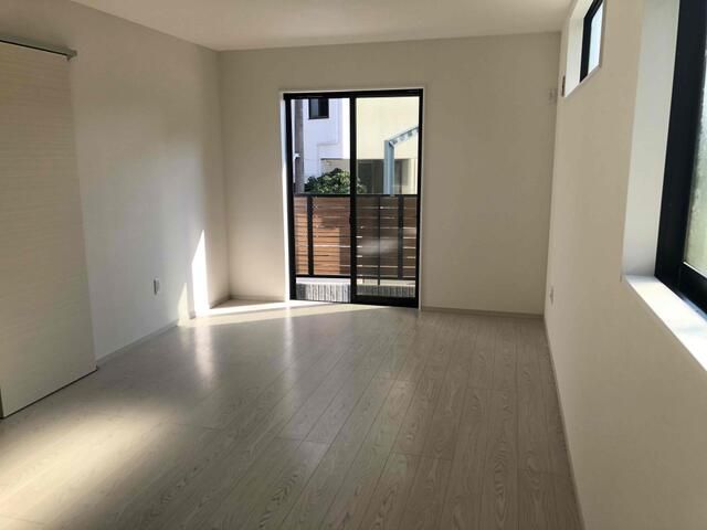 New 4LDK House in Minoh, Osaka - Modern Design & Spacious LDK - Thumbnail 4