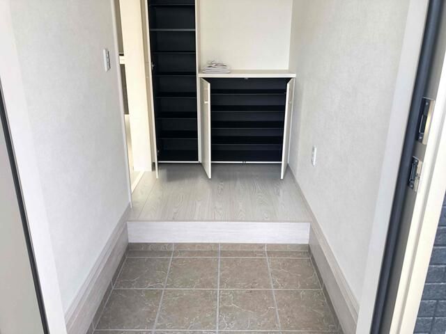 New 4LDK House in Minoh, Osaka - Modern Design & Spacious LDK - Thumbnail 2