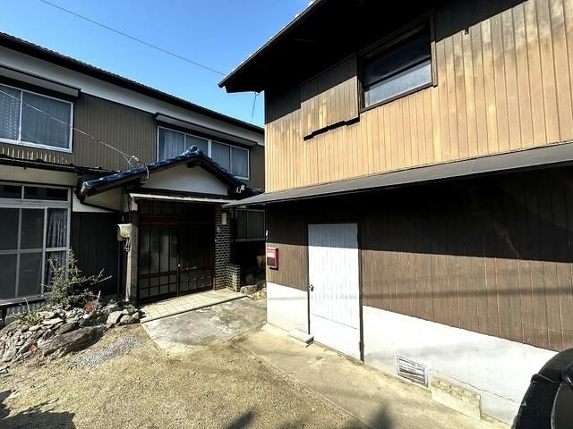 5DK Detached House on Large Lot in Takamatsu, Kagawa - Thumbnail 2