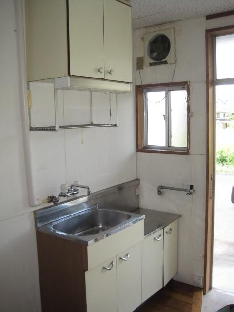 1K Apartment for Rent in Yamaguchi City, Yamaguchi - Thumbnail 2