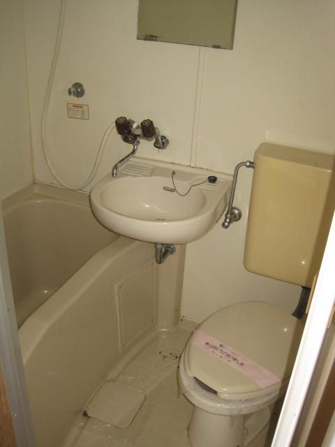 1K Apartment for Rent in Yamaguchi City, Yamaguchi - Thumbnail 3