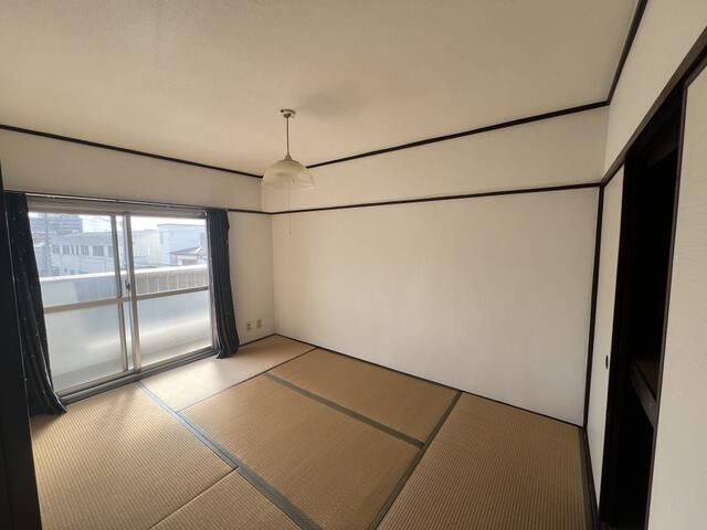 2DK Apartment for Sale in Nagareyama, Chiba - 36.92 sqm - Thumbnail 3