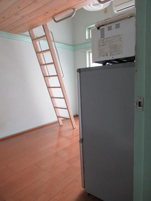 1K Apartment with Loft & Free Appliances near Nakamatsue Station - Thumbnail 3