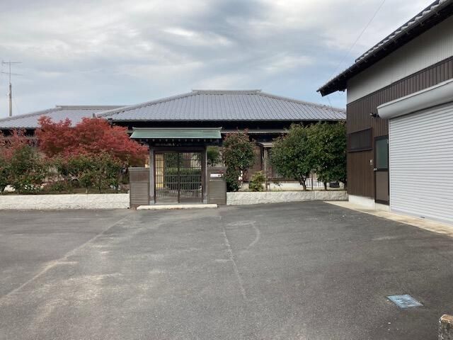 6DK Detached House on 1152.7m² Lot in Shikokuchuo, Ehime - Thumbnail 2
