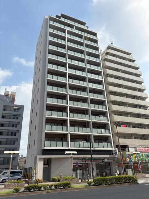 Top-Floor 2LDK Apartment with Huge Balcony in Kamata, Tokyo - Thumbnail 2