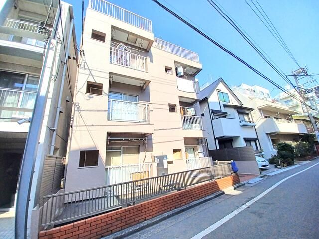 1DK Apartment for Sale in Toshima, Tokyo - Southeast Facing Top Floor - Thumbnail 2