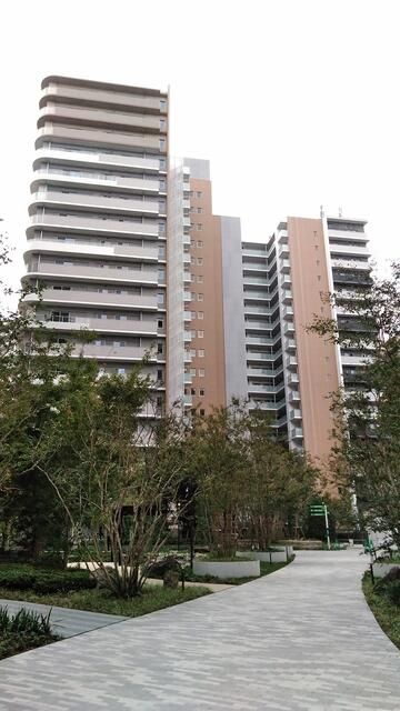 2023-Built 3LDK Apartment with Canal View in Harumi, Tokyo - Thumbnail 3