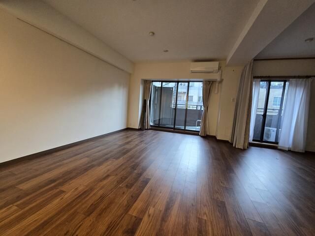 2LDK Apartment for Sale in Bunkyo, Tokyo - 78.42 sqm - Thumbnail 3