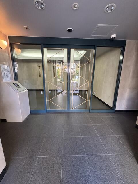 2LDK Apartment for Sale in Bunkyo, Tokyo - 78.42 sqm - Thumbnail 2