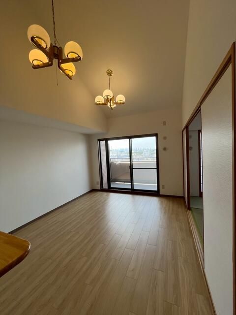 Renovated 3LDK Apartment with Loft in Toyonaka, Osaka - Thumbnail 4