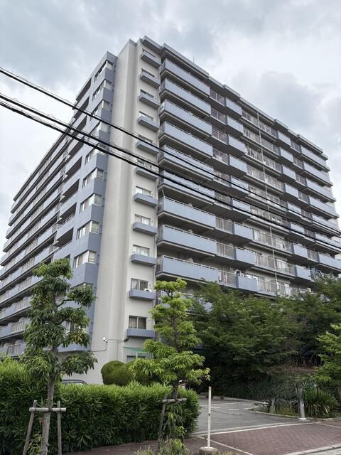 Renovated 2SLDK Apartment near Midoribashi Station, Osaka - Image 1