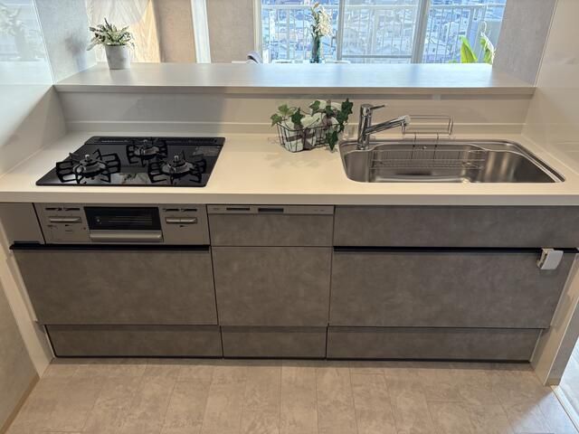 Renovated 2SLDK Apartment near Midoribashi Station, Osaka - Thumbnail 4