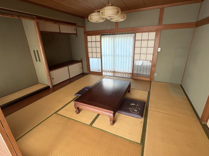 Used 5LDK Detached House in Takamatsu, Kagawa - 180.79 sqm - Thumbnail 4