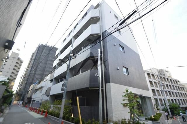 Designer Maisonette Condo for Sale in Shinjuku, Tokyo - Thumbnail 3