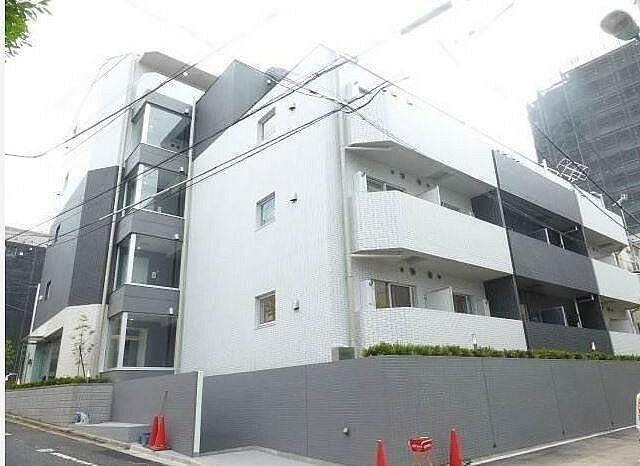 Designer Maisonette Condo for Sale in Shinjuku, Tokyo - Thumbnail 2