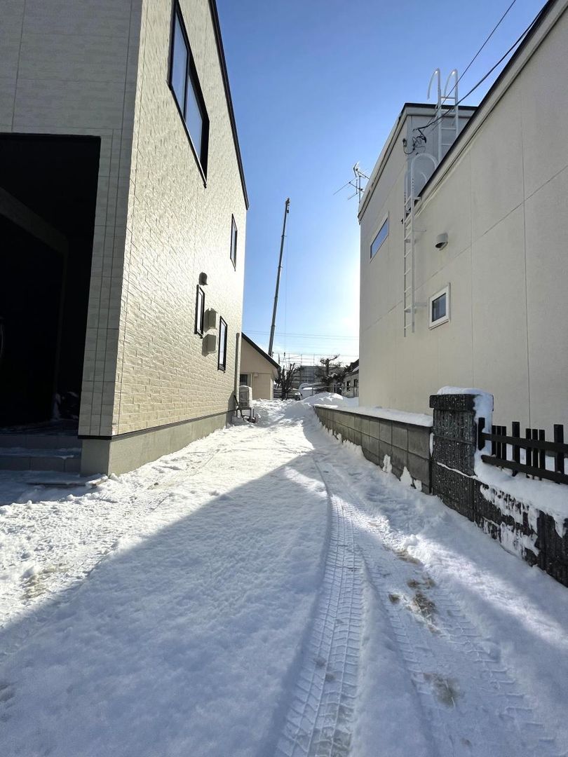Eco-Friendly 3LDK House in Sapporo's Takuhoku, 5 Min to Station - Thumbnail 3