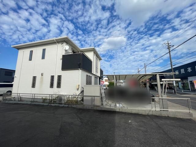 2017-Built 5LDK Family House with South-Facing Double-Height LDK in Nagoya - Thumbnail 2