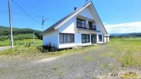 6LDK House on 1164sqm Land with Daisetsuzan Views in Higashikawa - Thumbnail 2