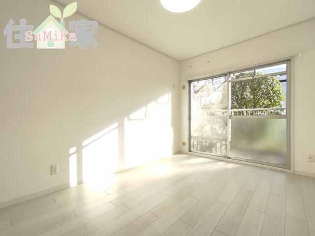 Renovated 2LDK Apartment for Sale in Tsurumi, Osaka - Thumbnail 3