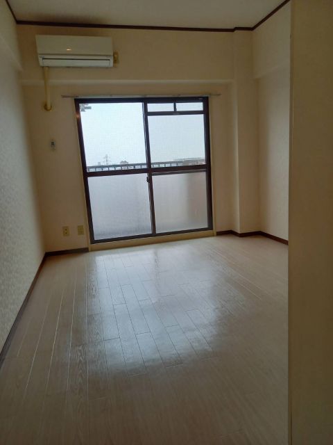 1K Apartment for Rent in Kurume, Fukuoka - 130,000 Yen - Thumbnail 2