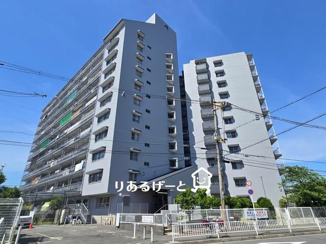Renovated 3LDK Apartment for Sale in Higashiosaka, Osaka - Thumbnail 3