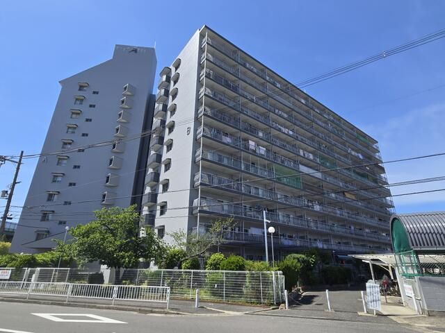 Renovated 3LDK Apartment for Sale in Higashiosaka, Osaka - Thumbnail 4