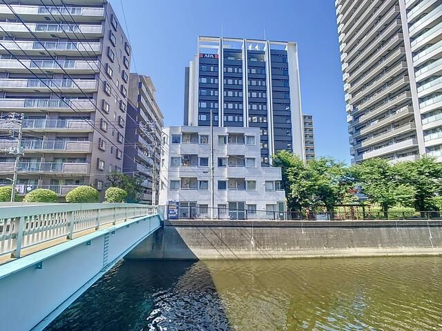 South-Facing Studio Apartment in Kamata, Tokyo with River View - Thumbnail 2
