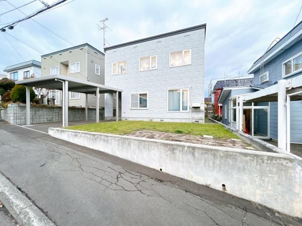 4LDK Detached House for Sale in Sapporo's Toyohira Ward - Thumbnail 2