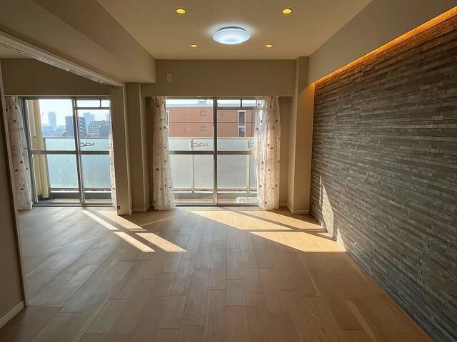 Renovated 3LDK Apartment with View in Osaka Higashinari Ward - Thumbnail 2