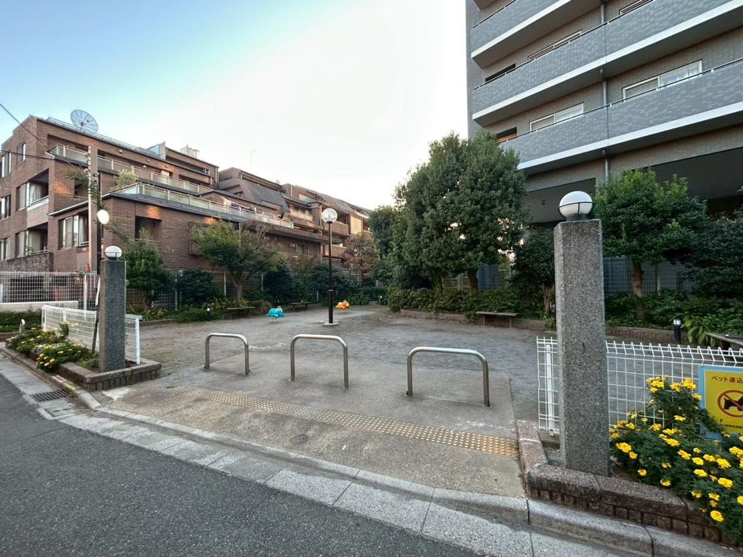 Renovated 3LDK Maisonette Apartment for Sale in Shinjuku, Tokyo - Thumbnail 3