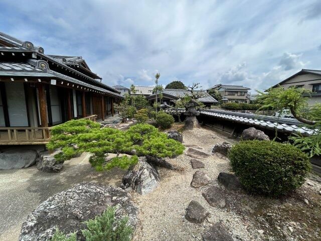 Spacious 9DK House with Japanese Garden and Farmland in Shinshiro - Thumbnail 2