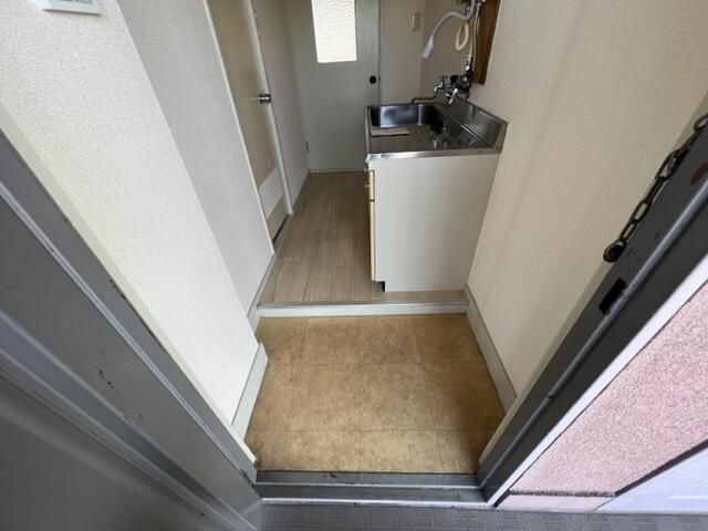 1K Apartment for Rent in Daito, Osaka - 22,000 Yen - Thumbnail 2
