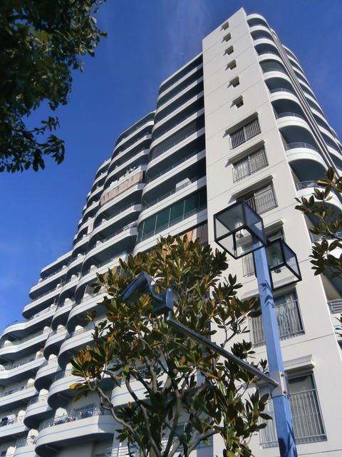 Renovated 3LDK Apartment for Sale in Moriguchi, Osaka - Thumbnail 2